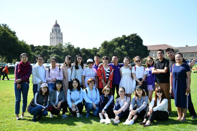 宁夏大学MBA师生一行在斯坦福大学胡佛塔前合影